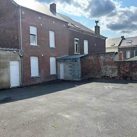 superbe studio meublé avec parking Maubeuge Exterior foto