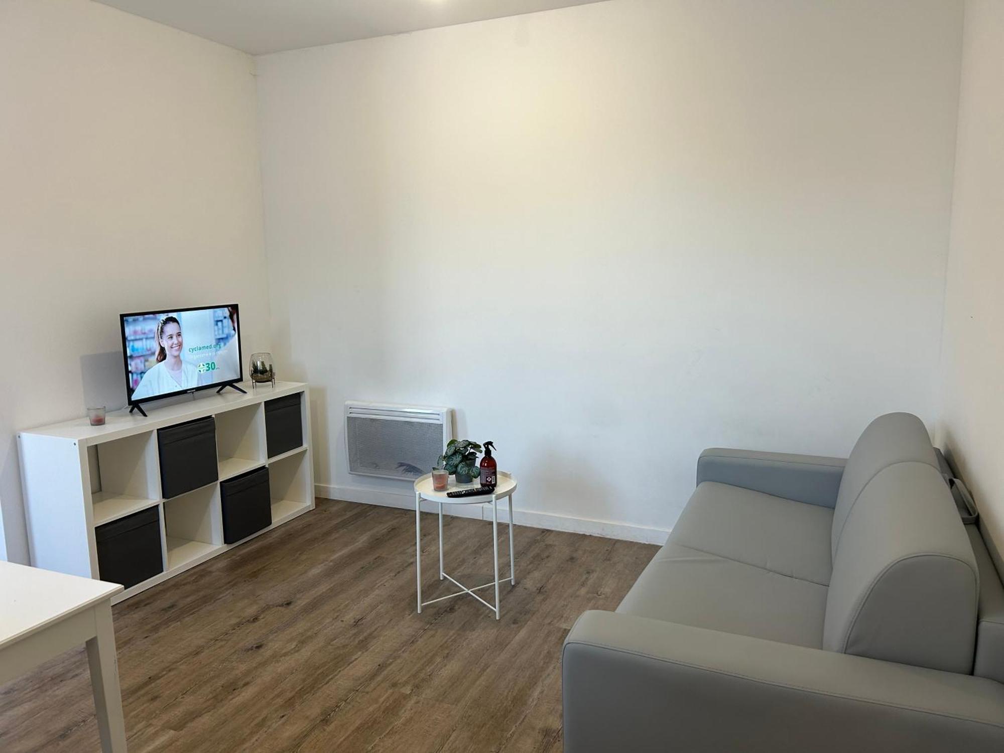 superbe studio meublé avec parking Maubeuge Exterior foto