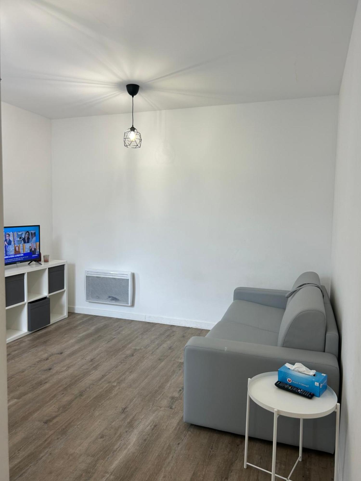 superbe studio meublé avec parking Maubeuge Exterior foto